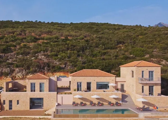 Nupadi Вилла Кардамили